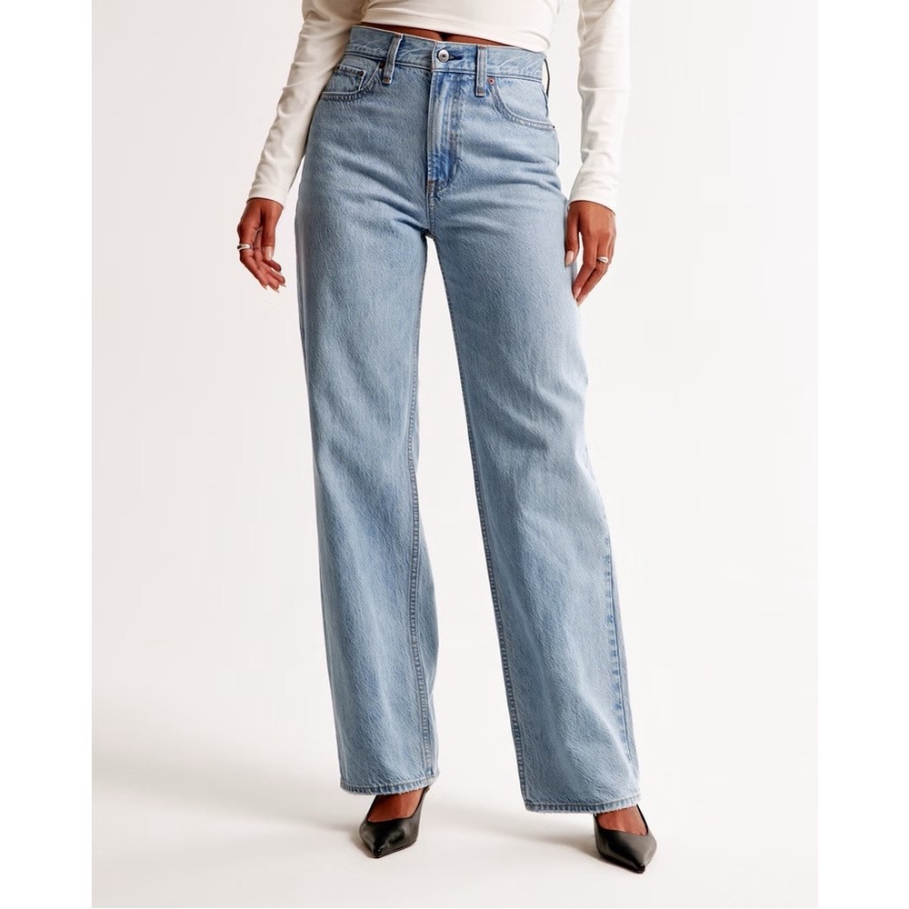 Abercrombie & Fitch‎ High Rise Loose Jean in Light Tinted Blue